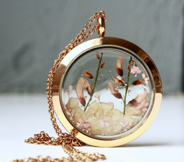 Kette Medaillon Blüte Resin rosegoldfarben Edelstahl Terrarium Kette